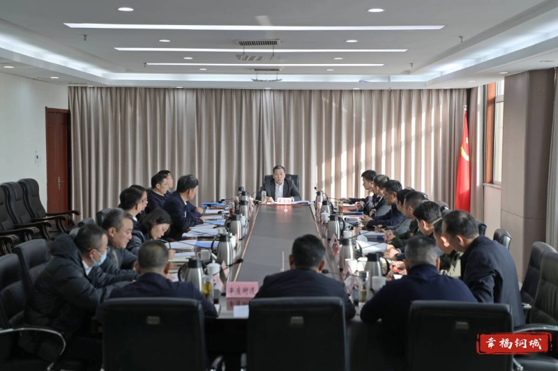 区委理论学习中心组举行集体学习