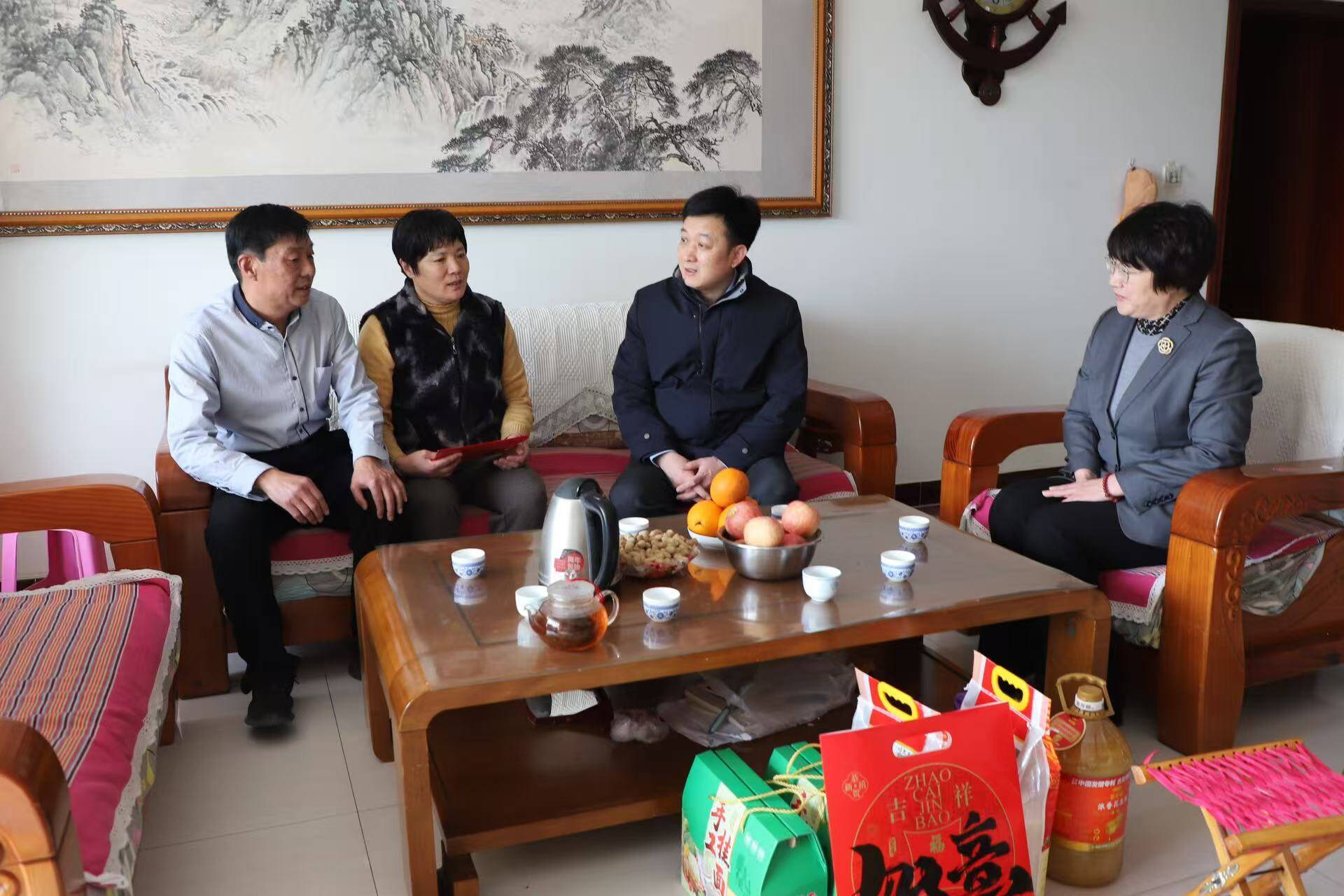 程学锋开展春节前走访慰问活动