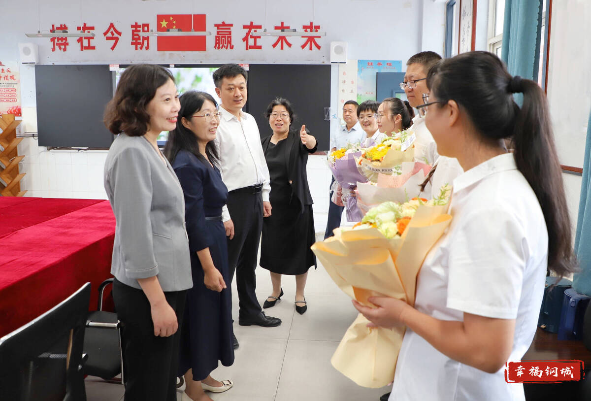 程学锋到艾山街道部分学校调研并走访慰问教师和教育工作者