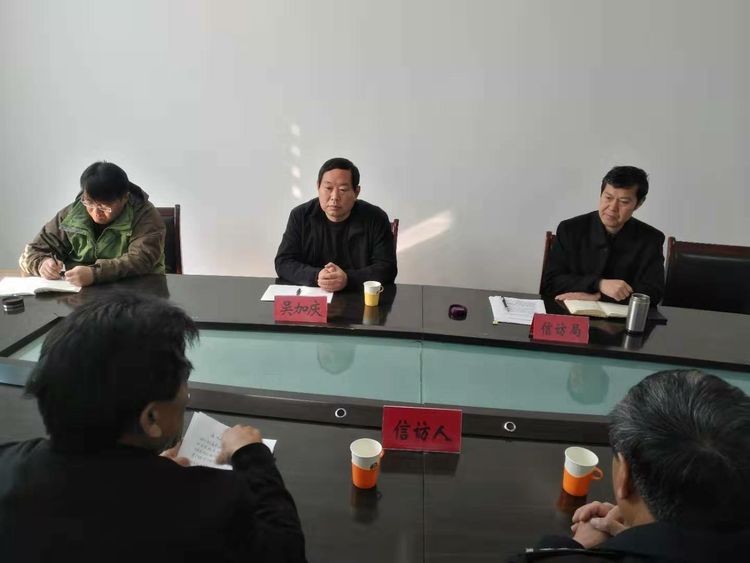 钢城区政府副区长吴加庆同志公开接待来访群众